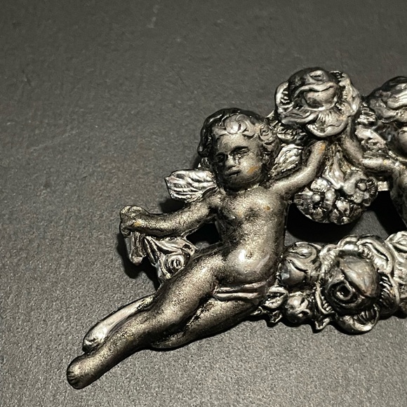 Double Cherub Angel Vintage Brooch Silver Tone Repousse Cupids Flying Babies - Picture 6 of 8